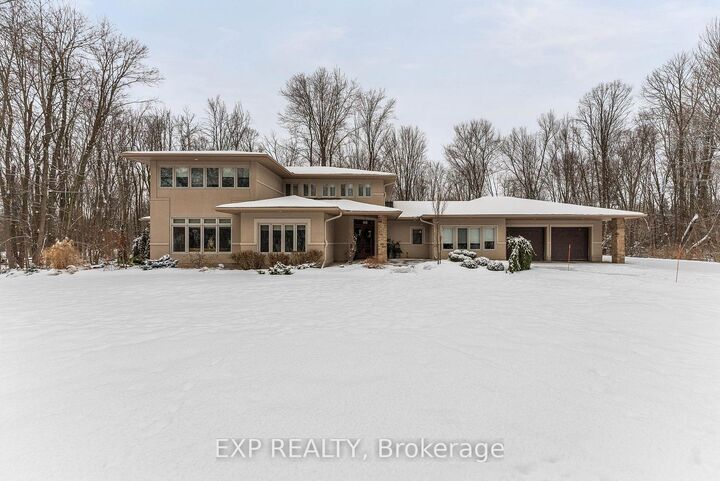 5759 Queenscourt Crescent — photo 1