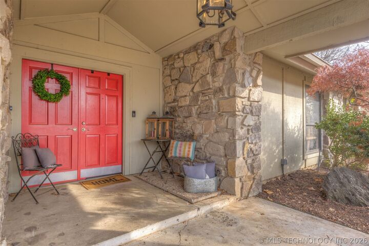 Property Photo:  8209 S College Place  OK 74137 