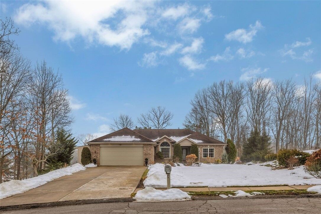 Property Photo: 420 Rolling Hills Rd PA 15042