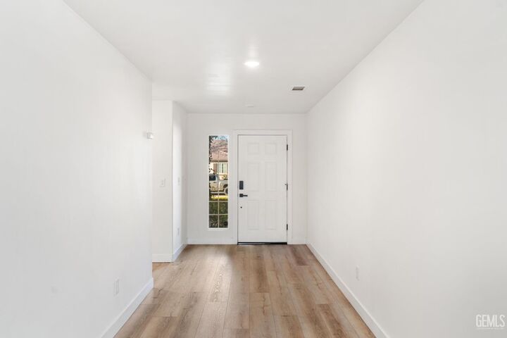 Property Photo:  11417 Eresma Drive  CA 93311 