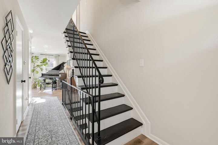 Property Photo: 8309 Highcliffe Court VA 22003