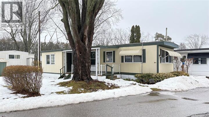 Photo de la propriété:  1940 London Line 5  ON N7W 1B3 