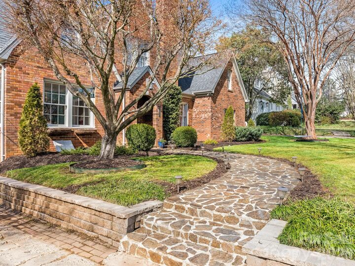 Property Photo: 3224 Selwyn Avenue NC 28209