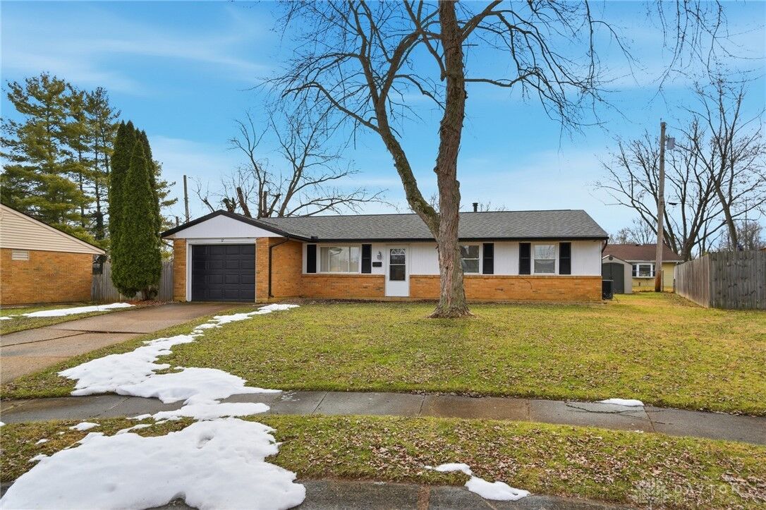 Property Photo: 17 Lawndale Court OH 45383