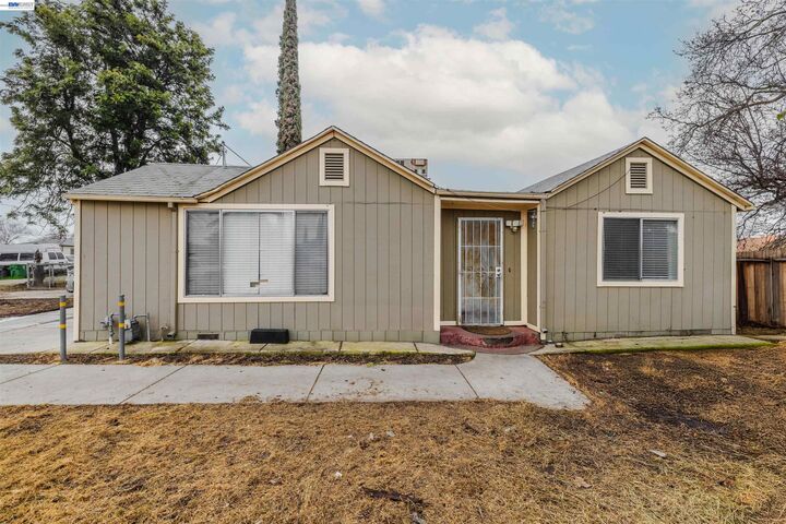 Property Photo: 252 W Clover Rd CA 95376