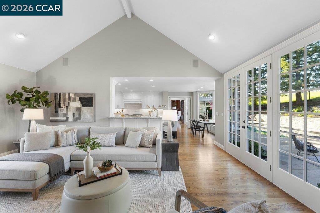 Property Photo:  10 Crownridge Dr  CA 94506 