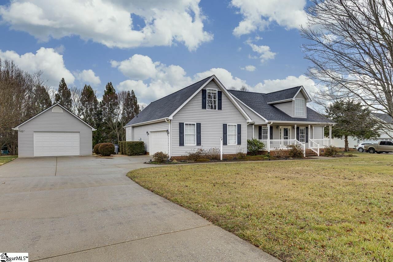 Property Photo: 201 Pearle Brook Lane SC 29687