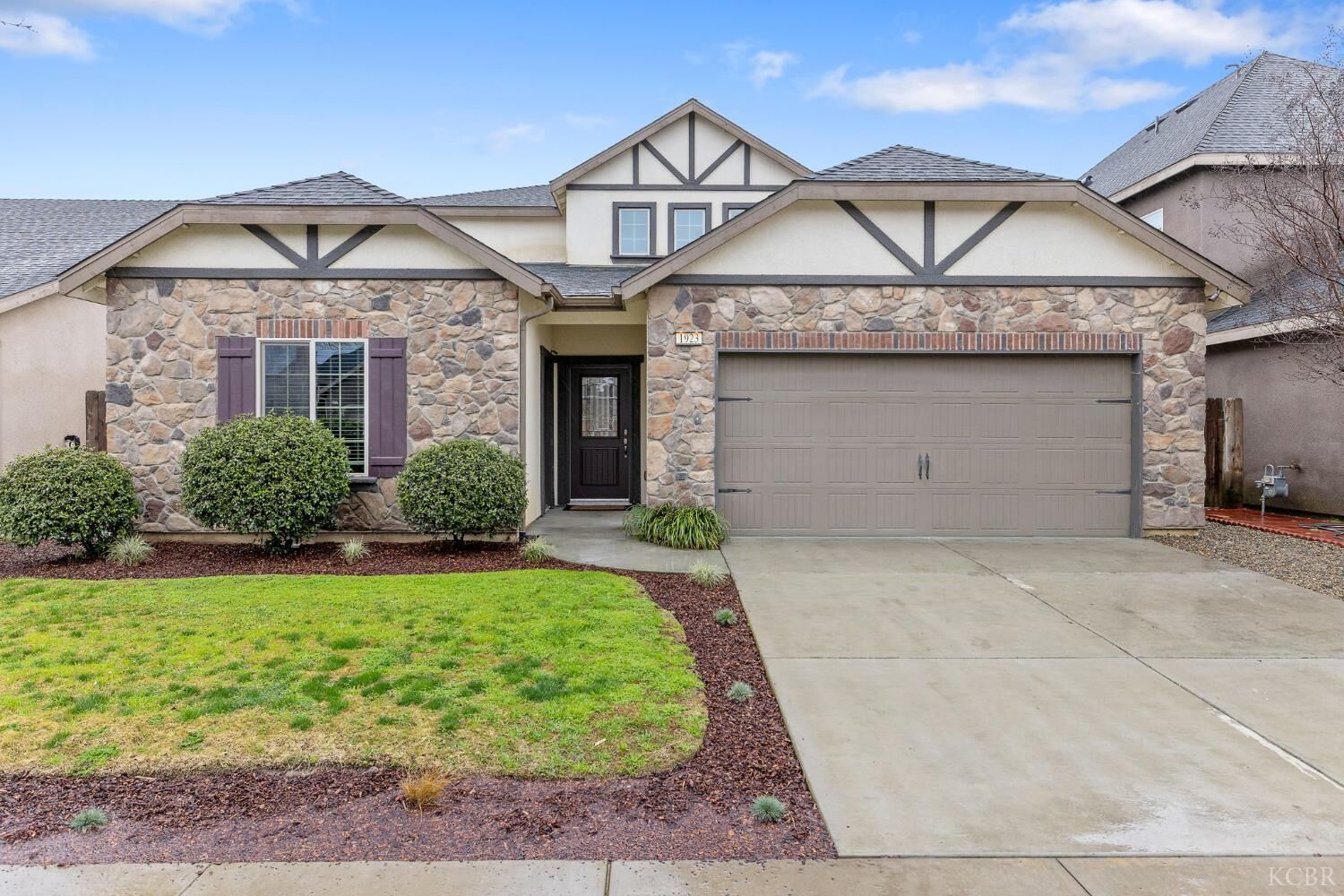 Property Photo:  1923 W Humboldt Drive  CA 93230 