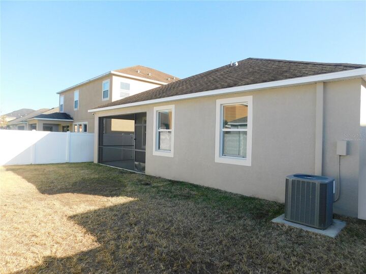 Property Photo: 11723 Winterset Cove Drive FL 33579