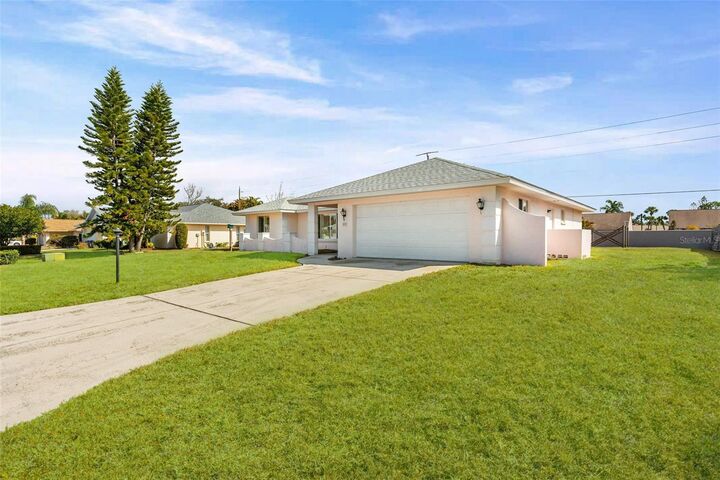 Property Photo: 8219 Timber Lake Lane FL 34243