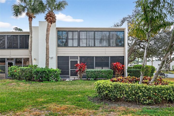 Property Photo: 521 Lakeside Drive 521 FL 34210