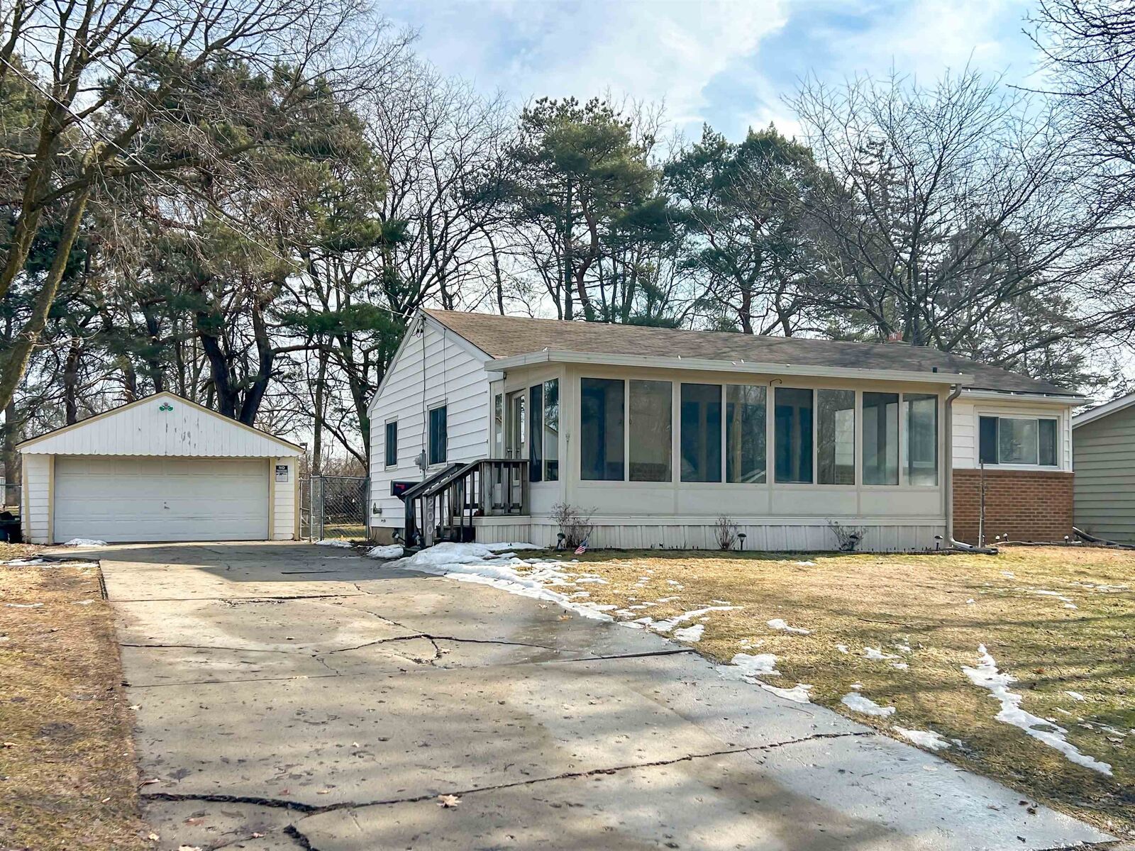 Property Photo:  200 Boman Street  MI 48433 