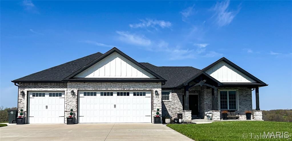 Property Photo:  303 Orange Bowl Drive  MO 63701 