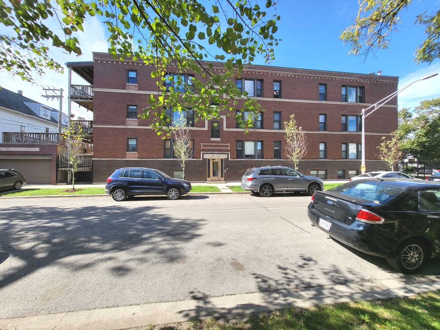 Property Photo:  2148 N Sawyer Avenue 202  IL 60647 