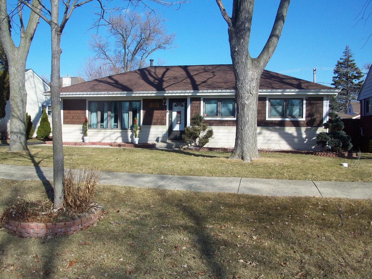 Property Photo:  1015 Glendale Street  IL 60106 