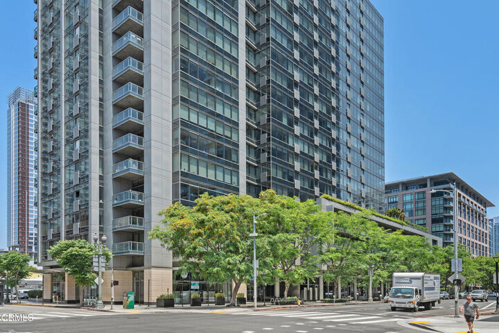 Property Photo: 1155 S Grand Avenue 914 CA 90015