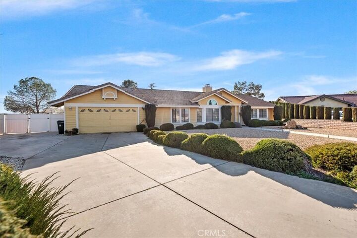 Property Photo:  19185 Cochise  CA 92308 