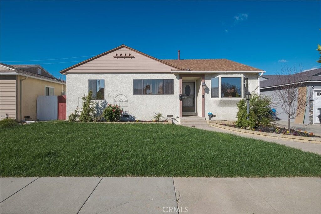 Property Photo:  2545 Loomis St  CA 90712 