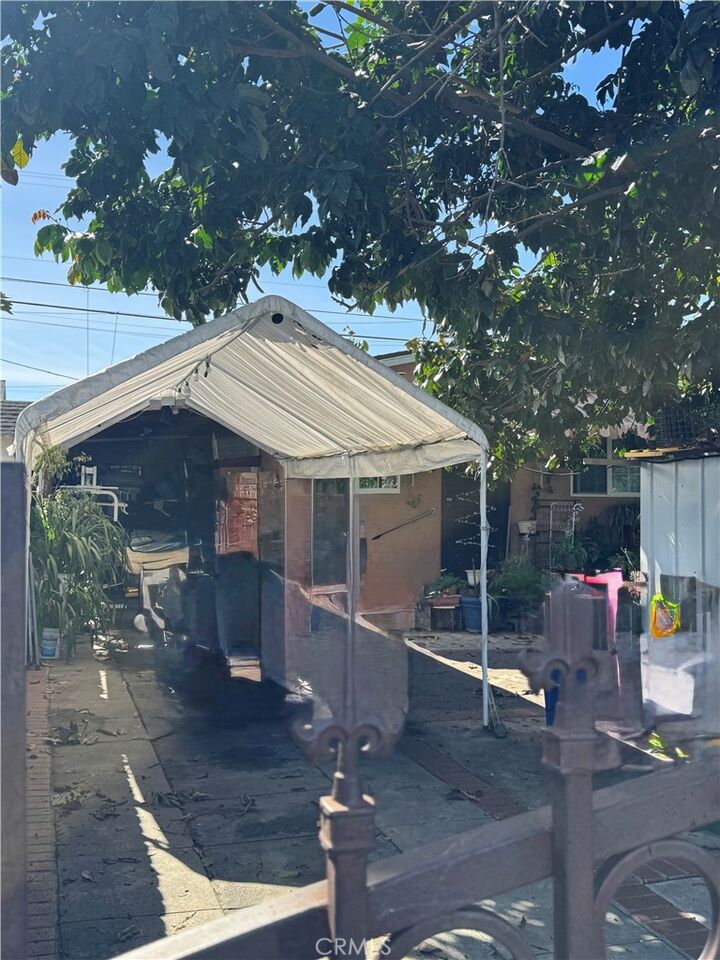 Property Photo: 1140 W 66th CA 90044