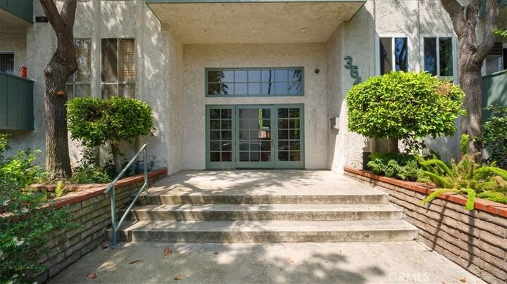 Property Photo:  3649 Glendon Avenue 202  CA 90034 