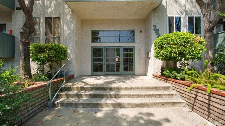 Property Photo: 3649 Glendon Avenue 202 CA 90034