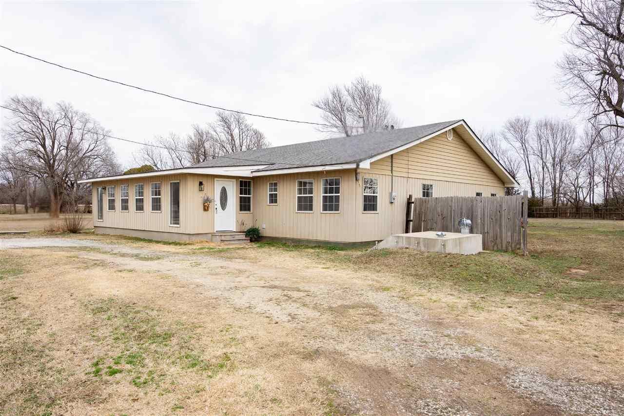 Property Photo:  11 SW Riverside Avenue  OK 74601 