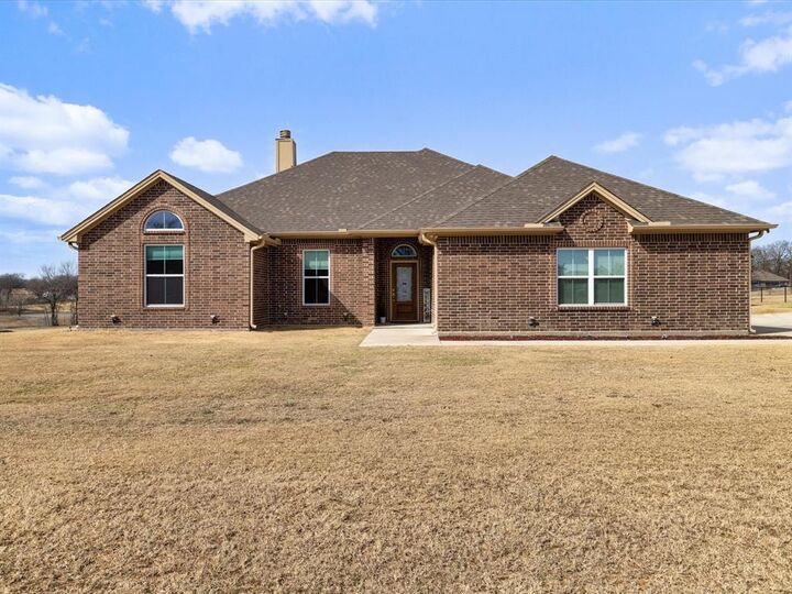 Property Photo: 3021 Alvin Court TX 76031