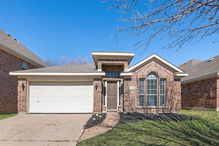 Property Photo:  4828 Summer Oaks Lane  TX 76123 