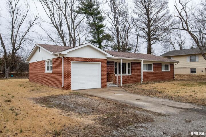 Property Photo:  1500 E Gary Drive  IL 62902 