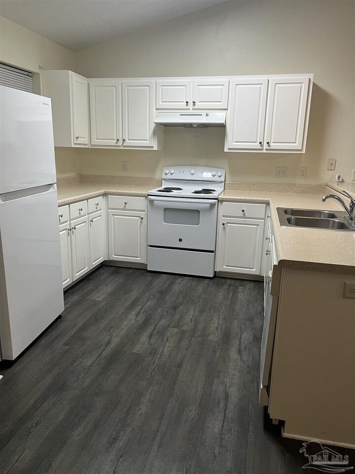 Property Photo: 4873 La Casa Cir FL 32571