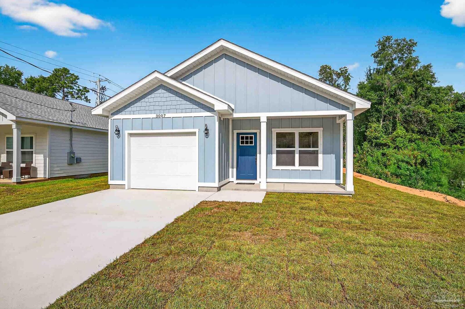 Property Photo:  3011 N 15th Ave  FL 32583 