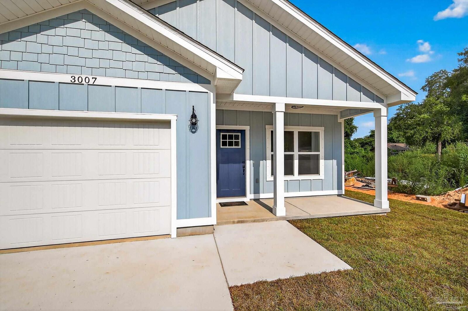 Property Photo:  3011 N 15th Ave  FL 32583 
