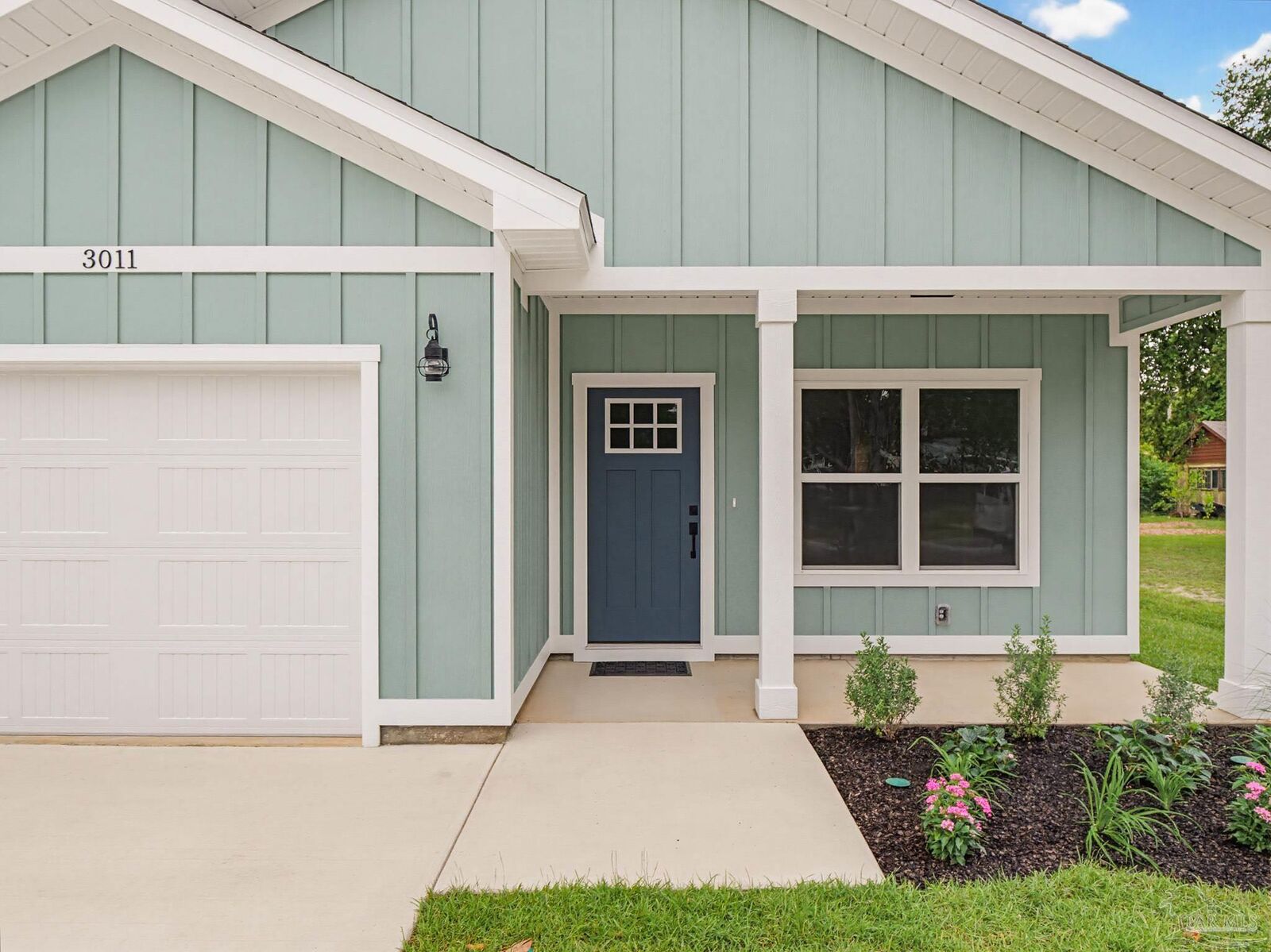 Property Photo: 3011 N 15th Ave FL 32583
