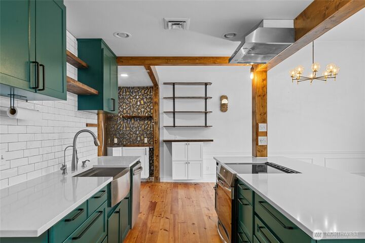 Property Photo: 202 E Third Street 210 WA 98922