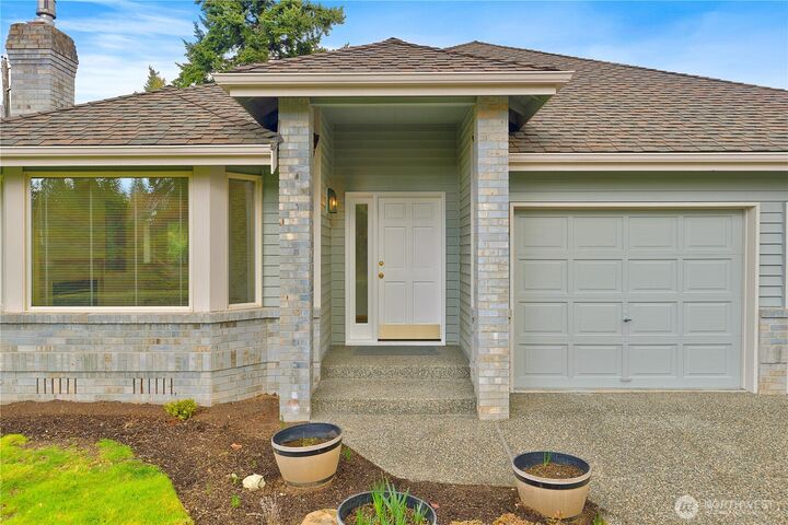 Property Photo:  8523  199th Place SW  WA 98026 