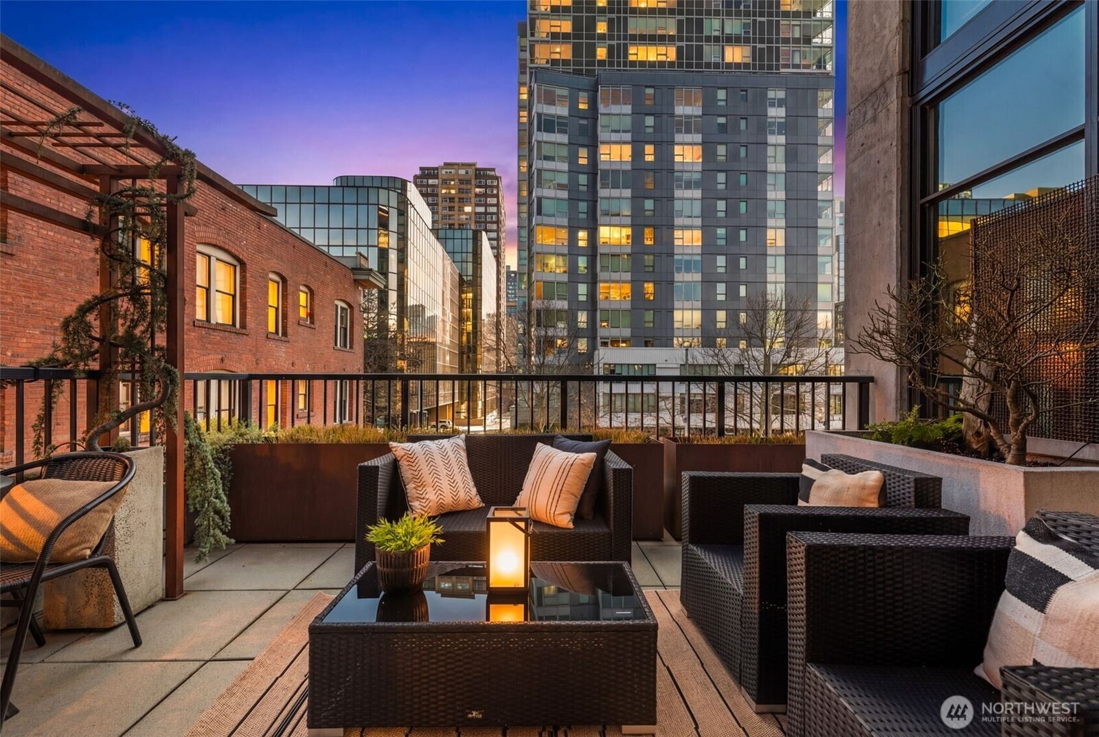 Property Photo:  2720  3rd Avenue 311  WA 98121 