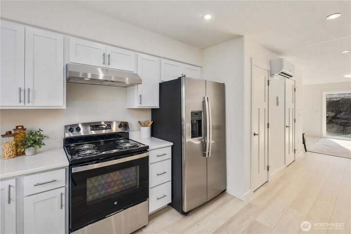 Property Photo:  1032 2  Guard Street  WA 98250 