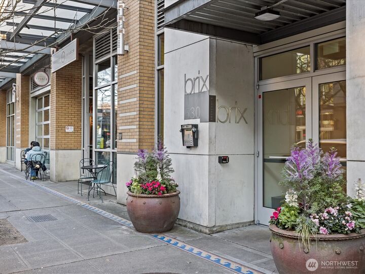 Property Photo:  530  Broadway  E 406  WA 98102 