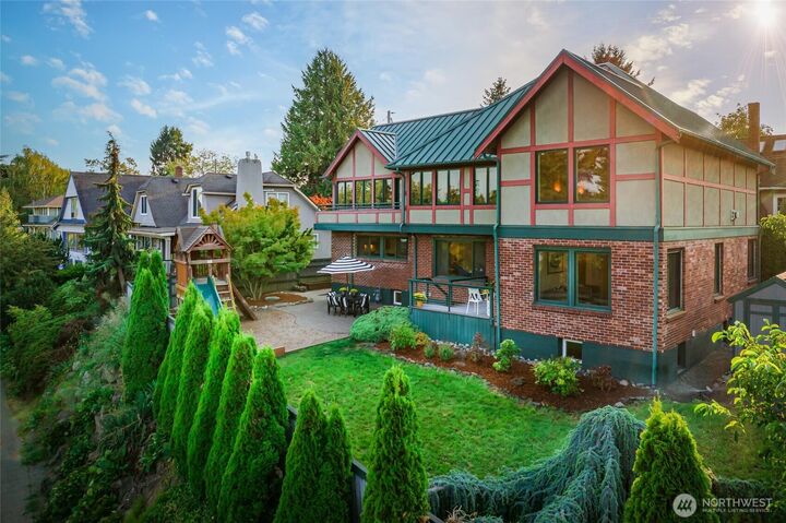 Property Photo: 937 N 71st Street WA 98103