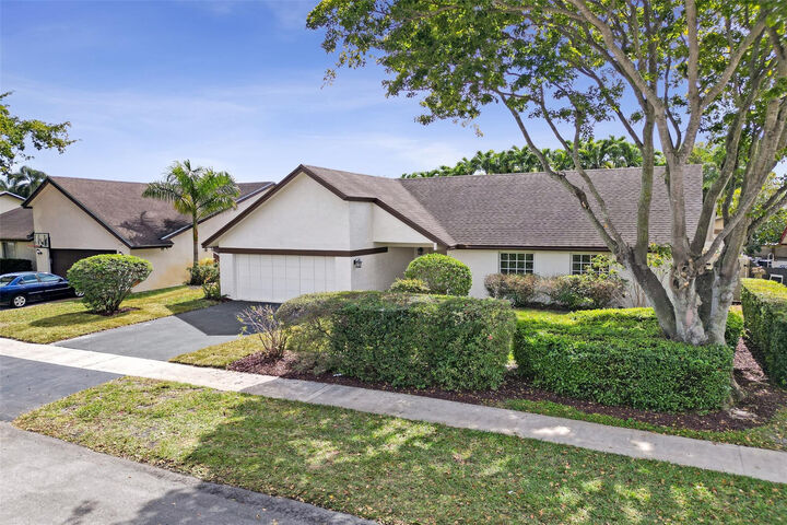 Property Photo: 10220 NW 25th Street FL 33026