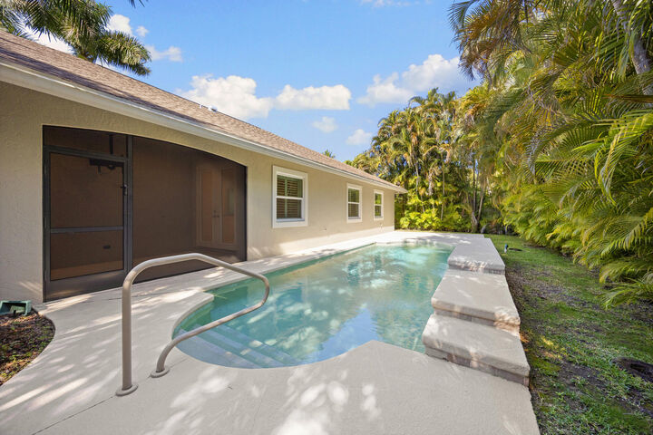 Property Photo:  1558 Farmington Avenue  FL 33414 