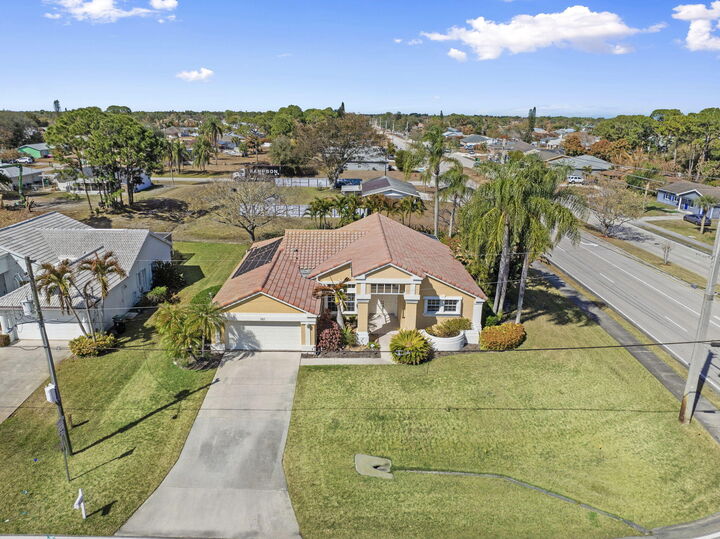 Property Photo:  101 SW Pisces Terrace  FL 34984 