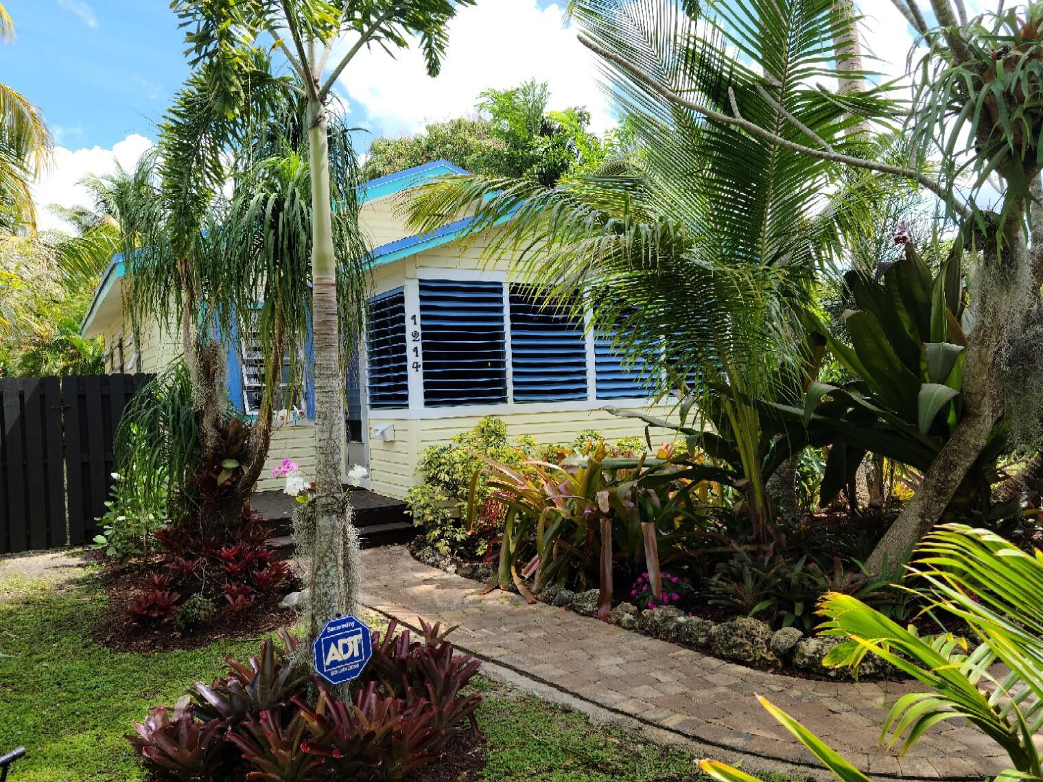 Property Photo:  1214 NE 2nd Avenue  FL 33304 