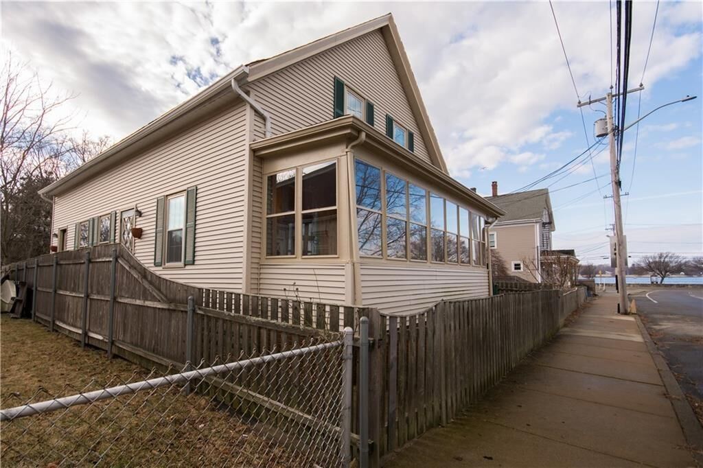 Property Photo:  12 Washington Street 2  RI 02809 