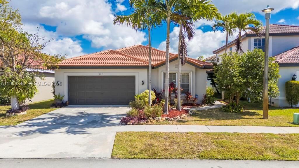 Property Photo: 1391 SW 181st Ave FL 33029