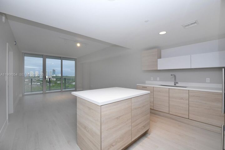 Property Photo:  16385 Biscayne Blvd 1219  FL 33160 