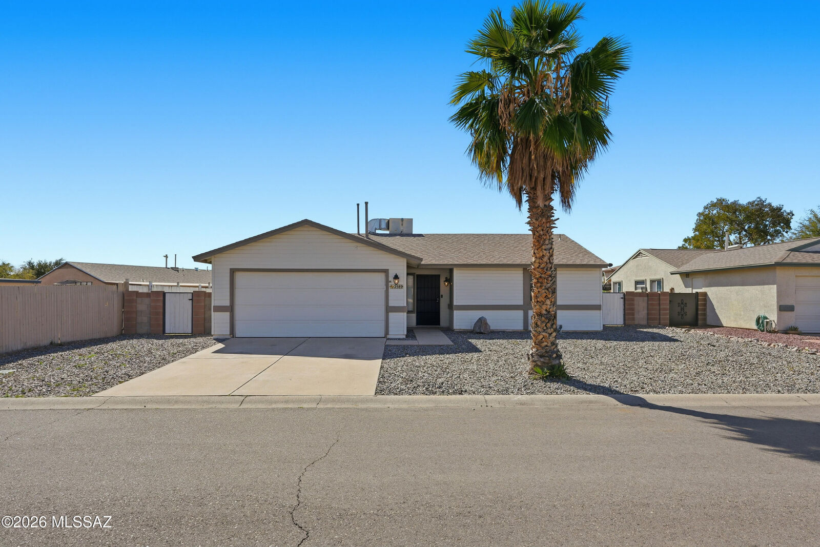 Property Photo: 2589 W Edenbrook Place AZ 85741