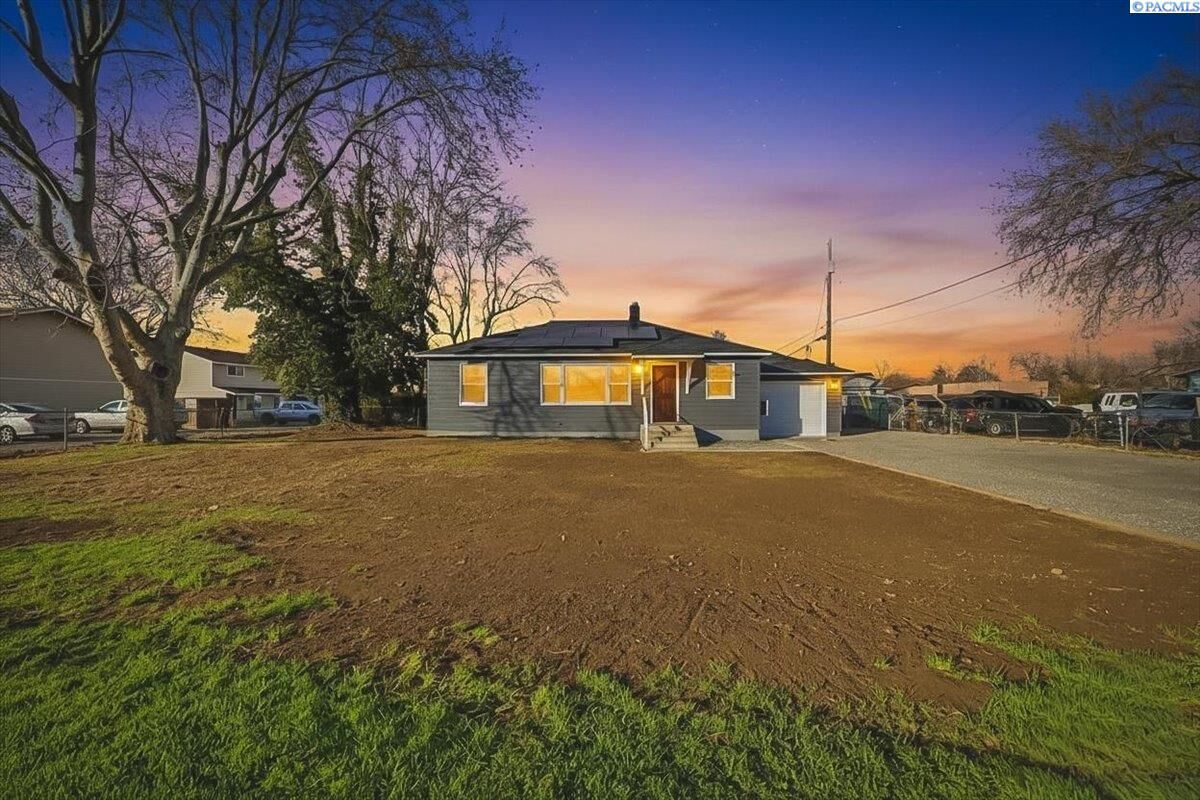 Property Photo:  4218 Hood Ave  WA 99336 