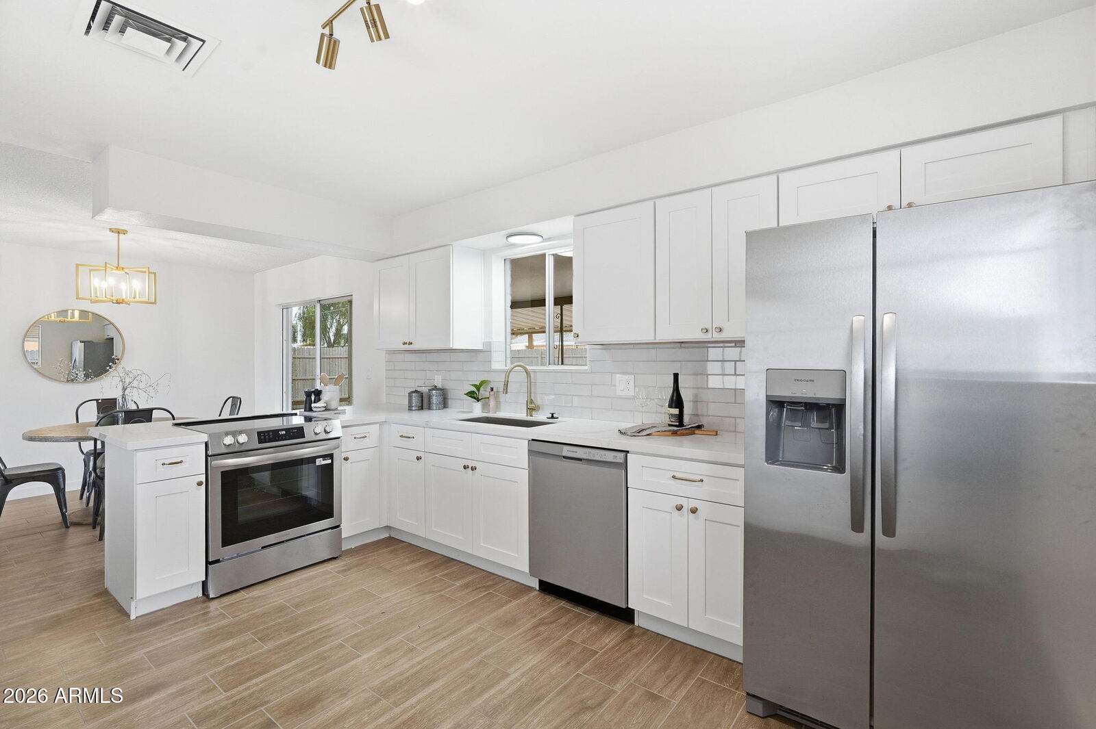 Property Photo:  1427 S Delaware Drive  AZ 85120 