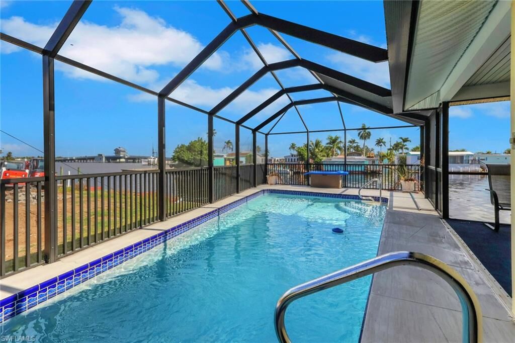 Property Photo: 2480 Bayshore Dr FL 33993